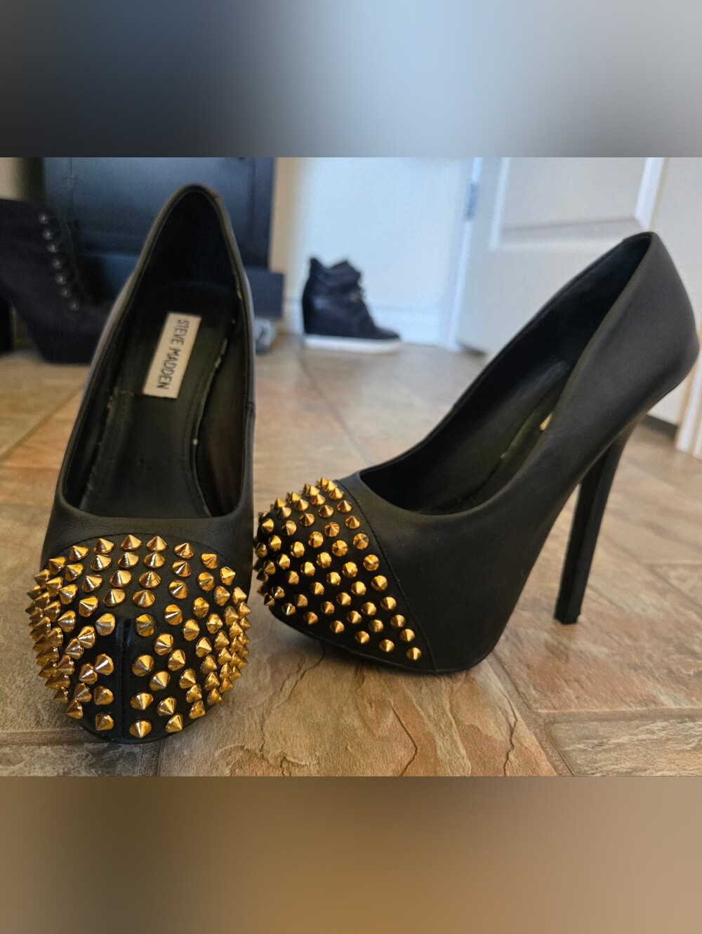 Steve Madden Black Platform Pumps With Gold Studded Toe